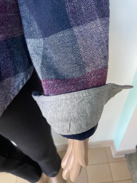 Carbon 2 Cobalt Womans shirt medium Winterberry Plaid Button-Down - Picture 3 of 8